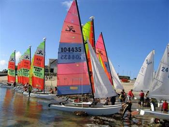 Centre nautique stages de voile accueil de groupes sur l'ile grande à Pleumeur Bodou