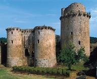 chateau fort de Tonquedec dans les Côtes d'Armor près de Lannion