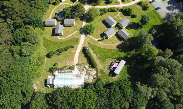 La piscine de Stereden vue par un drône en juin 2022 - Stereden, Village de Chalets