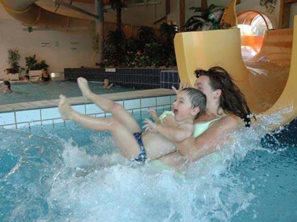 Piscine du parc de loisirs à Bégard en Côtes d’Armor (22) - Stereden, Village de Chalets