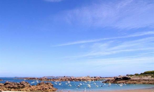 Les plus belles plages de Bretagne sont sur la Côte de Granit Rose - Stereden, Village de Chalets