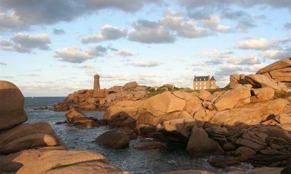 Côte de Granit Rose : le Grand Site de Ploumanac'h à PERROS-GUIREC - Stereden, Village de Chalets