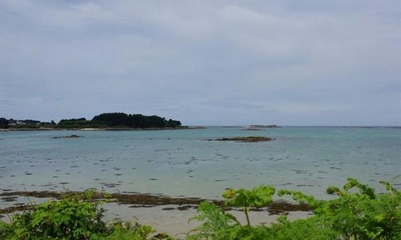 Plage de Keryvon à Pleumeur Bodou sur la Côte de Granit Rose - Stereden, Village de Chalets