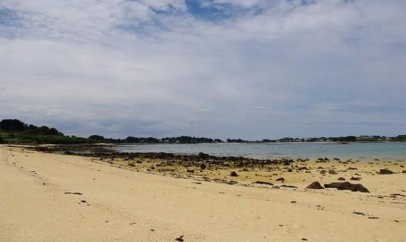 Plages de Bretagne : Plage de Keryvon à Pleumeur Bodou sur la Côte de Granit Rose - Stereden, Village de Chalets