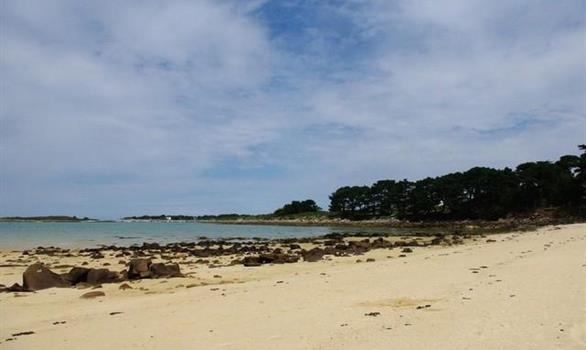 Plages de Bretagne : Plage de Keryvon à Pleumeur Bodou sur la Côte de Granit Rose - Stereden, Village de Chalets