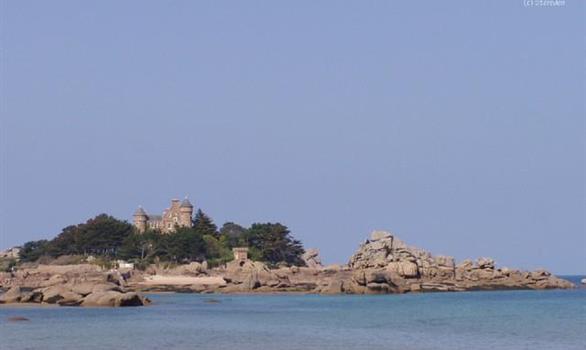 Ploumanach : le chateau de Costaeres - Stereden, Village de Chalets