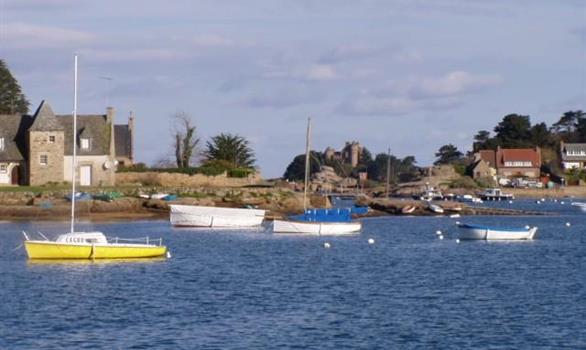 Port de Ploumanach entre Perros-Guirec et Trégastel - Stereden, Village de Chalets