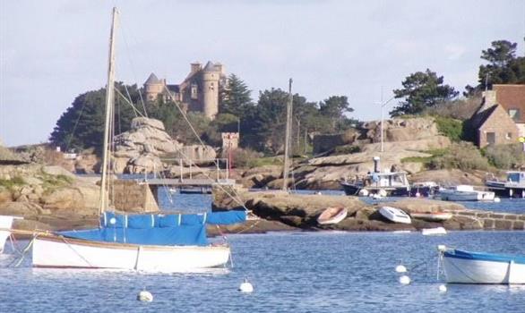 Port de Ploumanach entre Perros-Guirec et Trégastel - Stereden, Village de Chalets