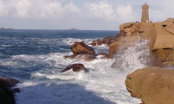 Phare de Ploumanach (Perros-Guirec, Côte de Granit Rose) - Stereden, Village de Chalets