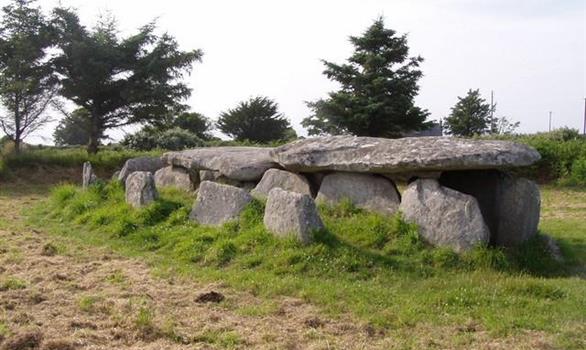 Patrimoine historique : allée couverte de l'Ile-Grande à Pleumeur Bodou - Stereden, Village de Chalets
