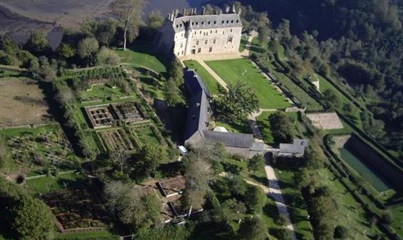 Le chateau de la Roche Jagu dans les Côtes d'Armor - Stereden, Village de Chalets
