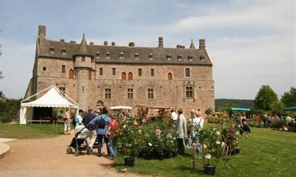 chateau de la Roche Jagu dans les Côtes d'Armo - Stereden, Village de Chalets
