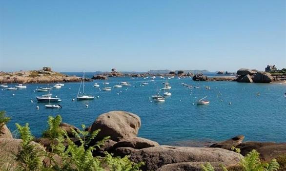 Tregastel sur la Côte de Granit Rose - Stereden, Village de Chalets