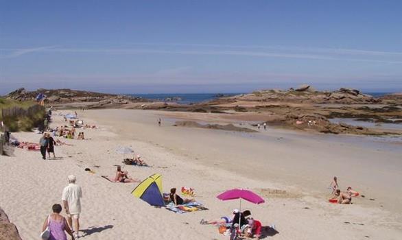 Plage de Tregastel sur la Côte de Granit Rose - Stereden, Village de Chalets