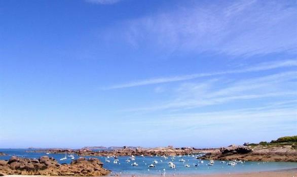 Plages de Tregastel sur la Côte de Granit Rose - Stereden, Village de Chalets
