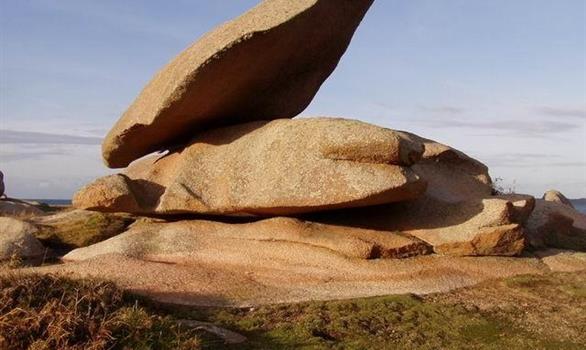 Rochers sur la Côte de Granit Rose - Stereden, Village de Chalets