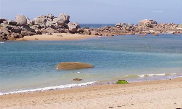 bord de mer en Bretagne : la Côte de Granit Rose - Stereden, Village de Chalets