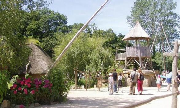 Jeux en famille au village gaulois dans les Côtes d'Armor - Stereden, Village de Chalets