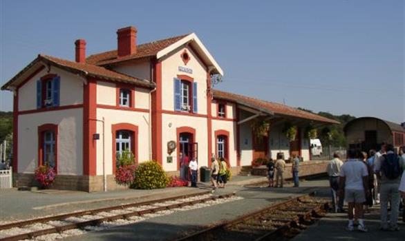 Le train à vapeur du Trieux, la gare - Stereden, Village de Chalets