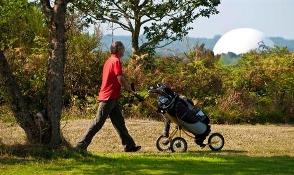 Golf près de la mer et du Radôme de Pleumeur-Bodou - Stereden, Village de Chalets