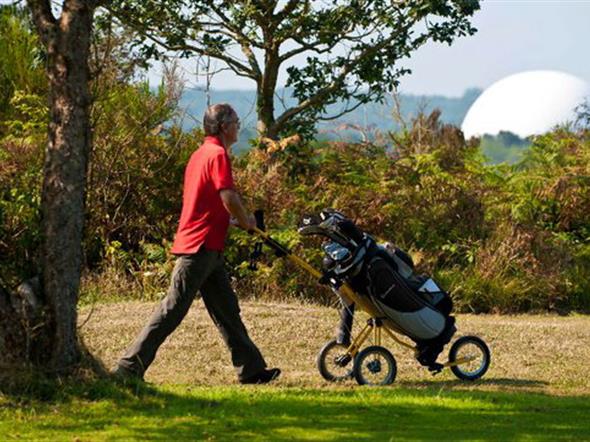 Golf près de la mer et du Radôme de Pleumeur-Bodou - Stereden, Village de Chalets