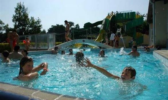 Activités en famille : piscines ludiques Armoripark - Stereden, Village de Chalets