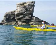 Activités nautiques : kayak de mer (locations à l''île Grande)