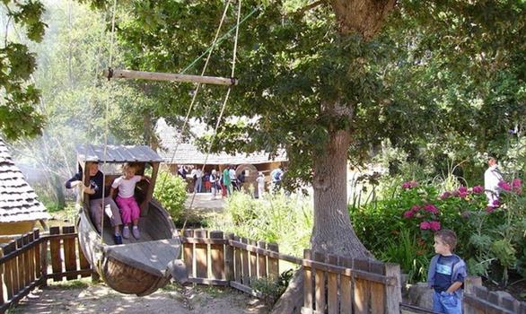 Vacances de Pâques en Bretagne : jeux au Village Gaulois - Stereden, Village de Chalets