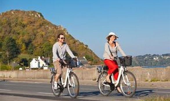 Vacances de Pâques en Bretagne : balades à vélo - Stereden, Village de Chalets