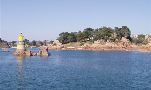 Arrivée en bateau à l'île de Bréhat - Stereden, Village de Chalets