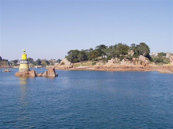 Arrivée en bateau à l'île de Bréhat - Stereden, Village de Chalets