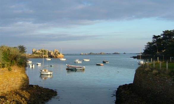 Le port de Bréhat - Stereden, Village de Chalets