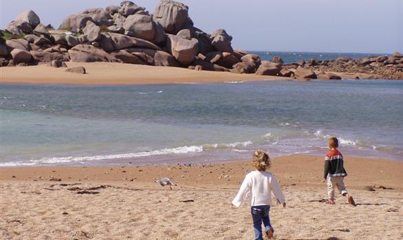 Grandes marées en Bretagne : balades en famille au bord de la mer - Stereden, Village de Chalets