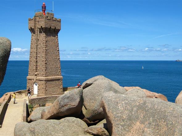 Grand Site de Ploumanac'h : le phare de Men Ruz - Stereden, Village de Chalets