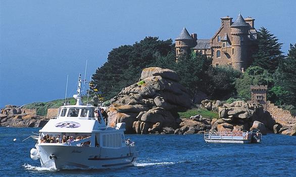 Grand Site de Ploumanac'h : visite à bord des vedettes des Sept-Îles - Stereden, Village de Chalets