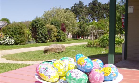Vacances de Pâques en Bretagne : chasse aux oeufs - Stereden, Village de Chalets