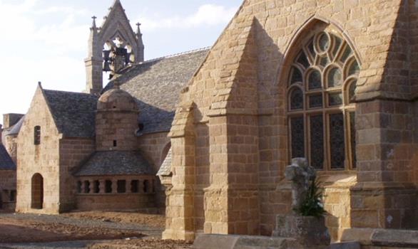 Le granite comme matériau de construction : l'église de Trégastel - Stereden, Village de Chalets