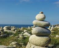 Le granite modelé par la nature : les galets blancs de l'île Grande