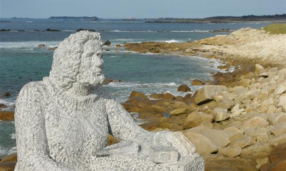 Hommage aux tailleurs de pierre : la statue de l'ile-Grande - Stereden, Village de Chalets
