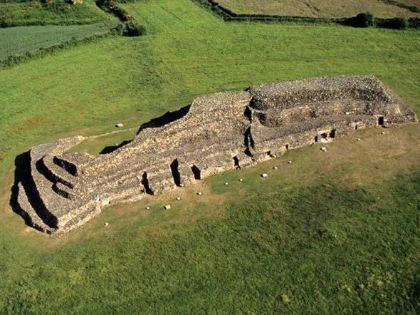 Mégalithes de Bretagne - Le Grand Cairn de Barnenez - Stereden, Village de Chalets