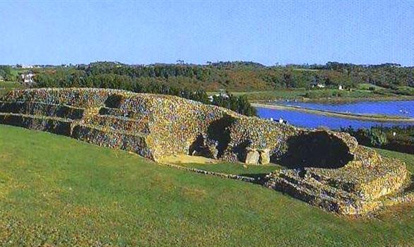 Mégalithes de Bretagne - Le Grand Cairn de Barnenez - Stereden, Village de Chalets