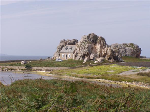 "La maison entre les deux rochers" de Castel Meur à Plougrecant - (c) Stereden - Stereden, Village de Chalets
