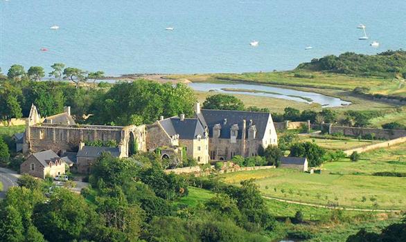 L'abbaye de Beauport, à Paimpol. (c) D. Halleux - Stereden, Village de Chalets