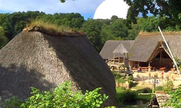 Le Village Gaulois, à Pleumeur-Bodou - Stereden, Village de Chalets