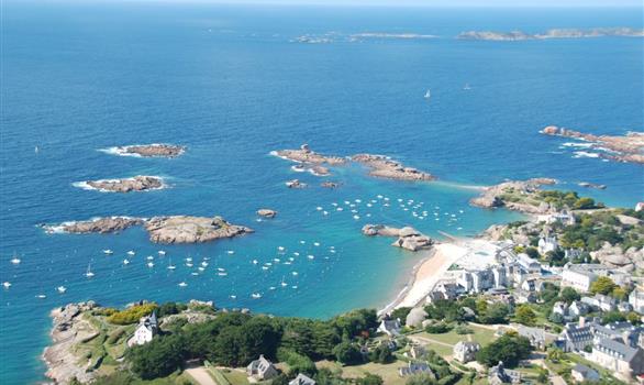 Vue aérienne de Trégastel, le Coz Pors, le Dé - Stereden, Village de Chalets