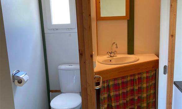 Salle d'eau avec douche et lavabo, wc séparés - Stereden, Village de Chalets
