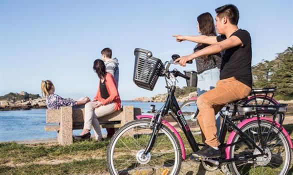 Balades à vélo sur la Côte de Granit Rose - Stereden, Village de Chalets