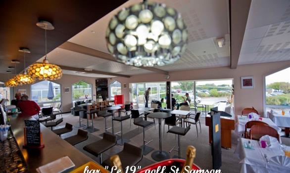 Restaurant à Pleumeur-Bodou : Le 19, restaurant au golf de Saint-Samson - Stereden, Village de Chalets