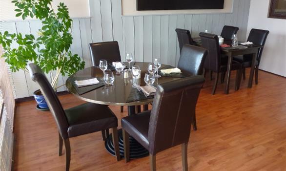 Restaurant à Pleumeur-Bodou : l'Escale Gourmande, au bourg de Pleumeur-Bodou ("les chardons") - Stereden, Village de Chalets