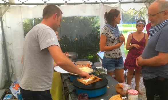 Samedi soir : repas galettes et crêpes - Stereden, Village de Chalets